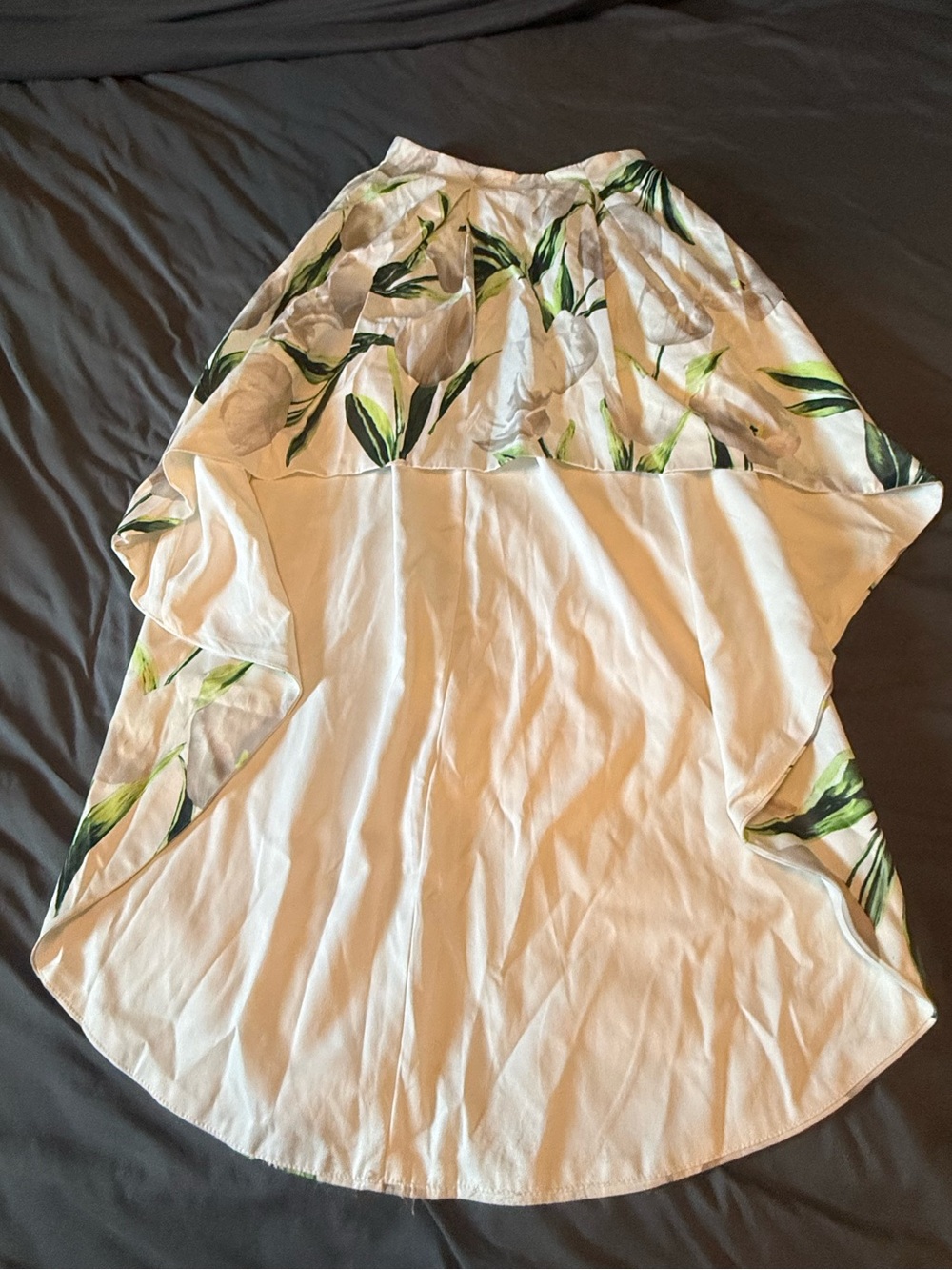AKIRA White High-Low Skirt with Green Leaf Print